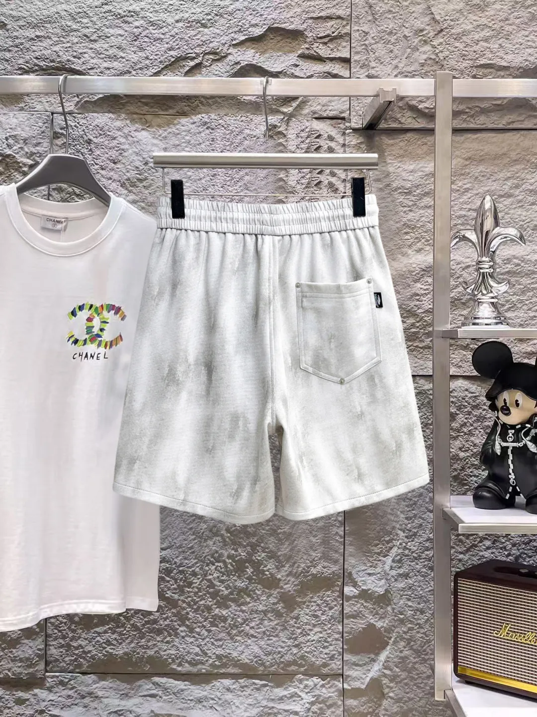 Balenciaga's three-standard complete 2026 summer New Arrival men's casual shorts, advanced custom-made Breathable fabric, Breathable fabric, extremely stretchy and comfortable, impeccable details, top-grade accessories, original logo design concept, delicate and soft feel! The upper body fit is awesome! Size: M-XXXL Please state your height and weight when ordering